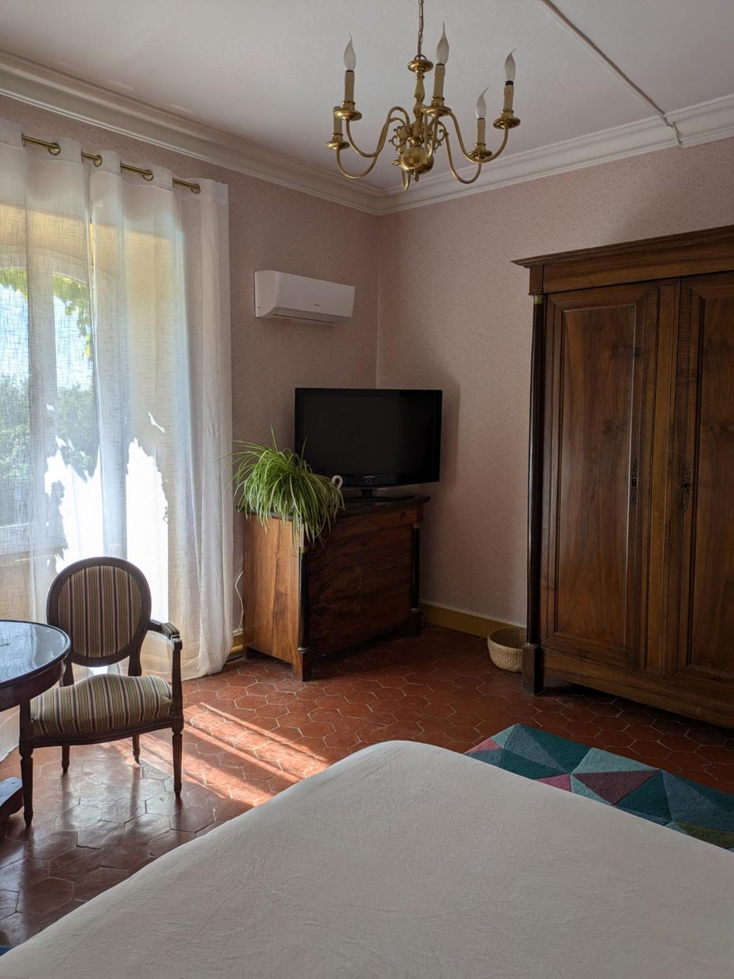 Le Domaine Du Soulier -Gite Et Chambres D'Hotes - La Maison Du Gardien Tornac Zewnętrze zdjęcie